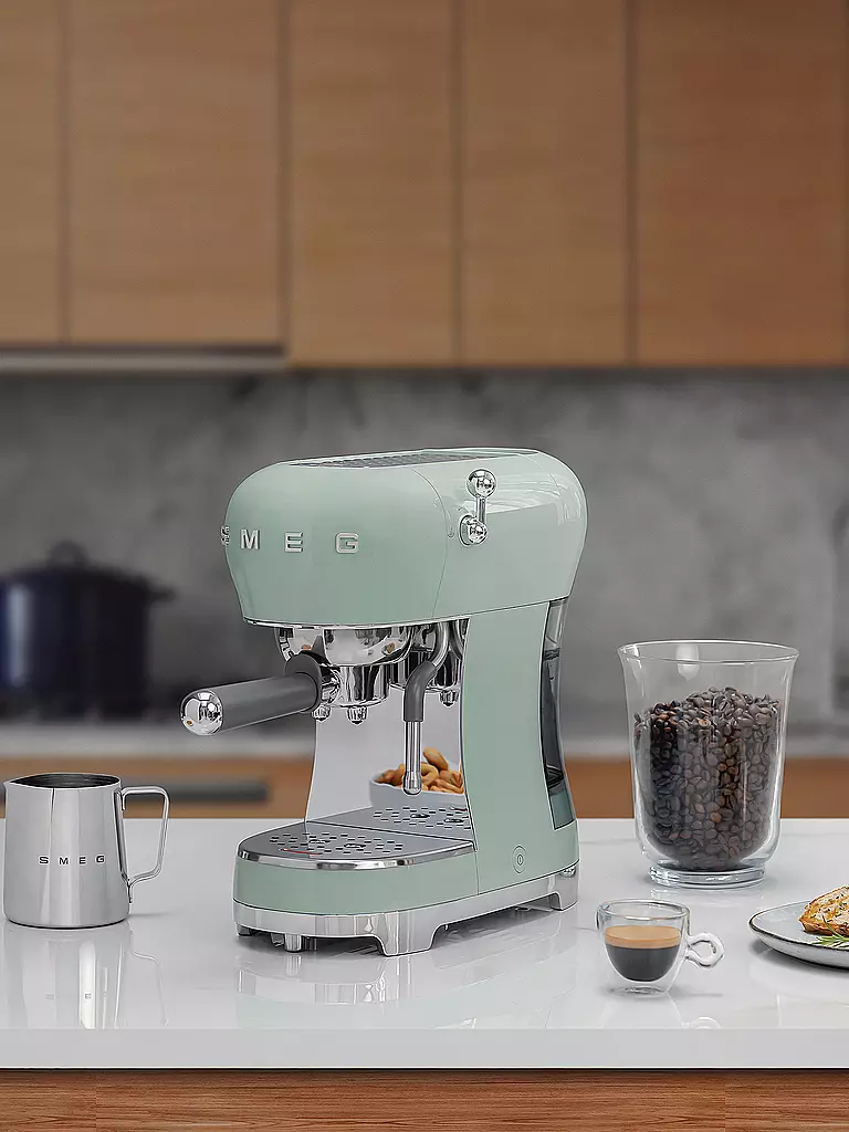 SMEG | Cafetera espresso estilo retro años 50 verde pastel ECF02PGEU | hellgrün