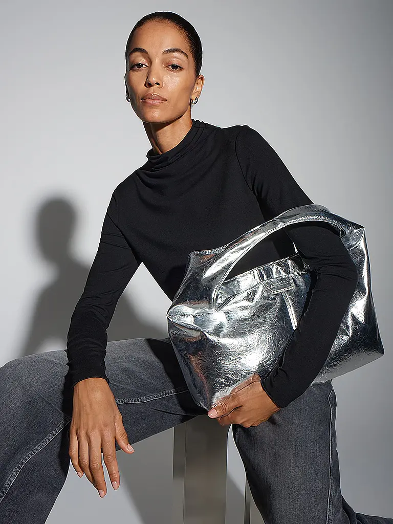 SOMEDAY | Langarmshirt KARAH
Producto: Camiseta de manga larga KARAH
Marca: SOMEDAY
Color: negro
Categorías: Moda, Mujer
Longitud de la manga: Manga larga
Material: Jersey, Viscosa, Elástico
Forma del cuello: Cuello alto
Diseño: Liso
Corte (Prenda exterior): R |