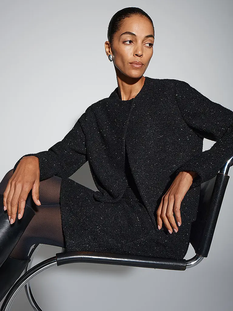 SOMEDAY | Produktname: Jäckchen NALORA
Marke: SOMEDAY
Farbe: schwarz
Kategorien: Moda,Mujer

Ärmellänge: Manga larga
Ausschnitt: Cuello redondo
Material: Poliéster / Poliamida
Musterung: Unicolor
Passform (Oberbekleidung): Regular
Stil: Pure
Details: Efecto bri | 