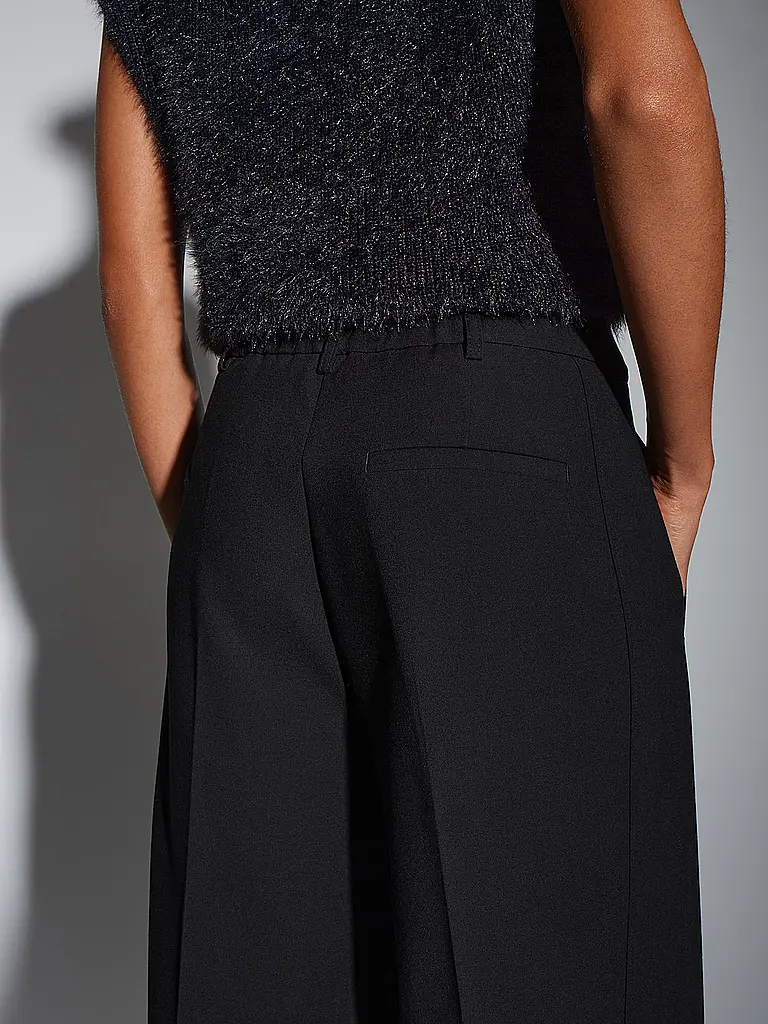 SOMEDAY | Produktname: Marlenehose CATSBY DELIGHT
Marke: SOMEDAY
Farbe: schwarz
Kategorien: Mode,Damen

Material: Polyester / Polyamid,Viskose ,Stretch
Musterung: Unifarben
Länge (Hosen/Jeans): Normale Länge
Stil: Pure
Bundhöhe: High Waist
Details: Eingrifftasch | 