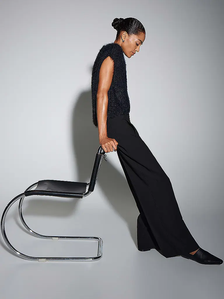 SOMEDAY | Produktname: Marlenehose CATSBY DELIGHT
Marke: SOMEDAY
Farbe: schwarz
Kategorien: Mode,Damen

Material: Polyester / Polyamid,Viskose ,Stretch
Musterung: Unifarben
Länge (Hosen/Jeans): Normale Länge
Stil: Pure
Bundhöhe: High Waist
Details: Eingrifftasch | 