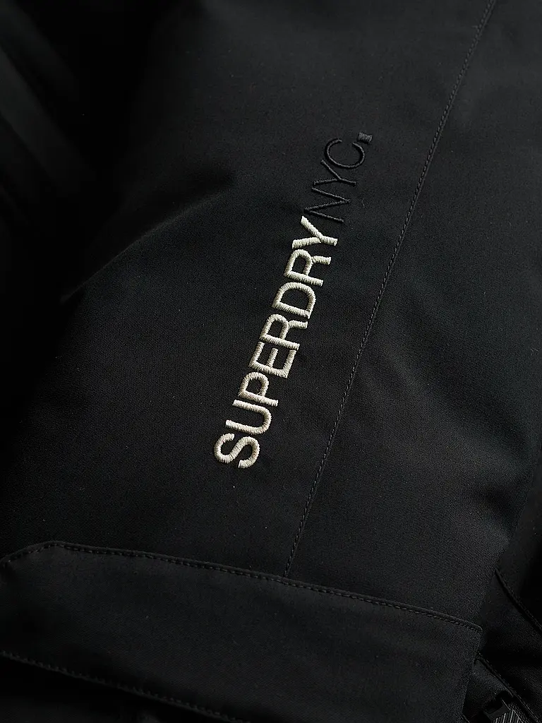 SUPERDRY | Parka CITY PADDED
Marca: SUPERDRY
Color: negro
Categorías: Moda, Hombre

Largo de manga: Manga larga
Material: Poliéster / Poliamida
Forma del cuello: Capucha
Estampado: Liso
Corte (Prenda exterior): Suelto
Detalles: Bolsillos laterales, Resistente al a | Negro