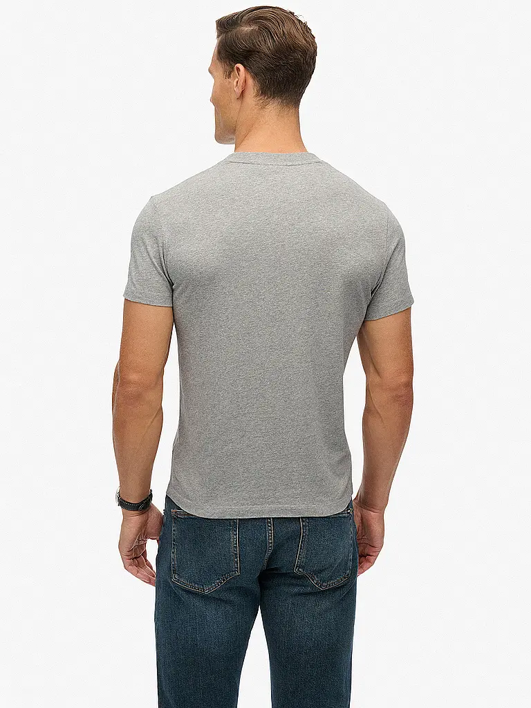 SUPERDRY | Produktname: Camiseta
Marke: SUPERDRY
Farbe: gris
Kategorien: Moda, Hombre

Largo de la manga: Manga corta
Escote: Cuello redondo
Material: Jersey, Algodón
Diseño: Liso
Corte (Prenda superior): Slim
Detalles: Logo | Gris