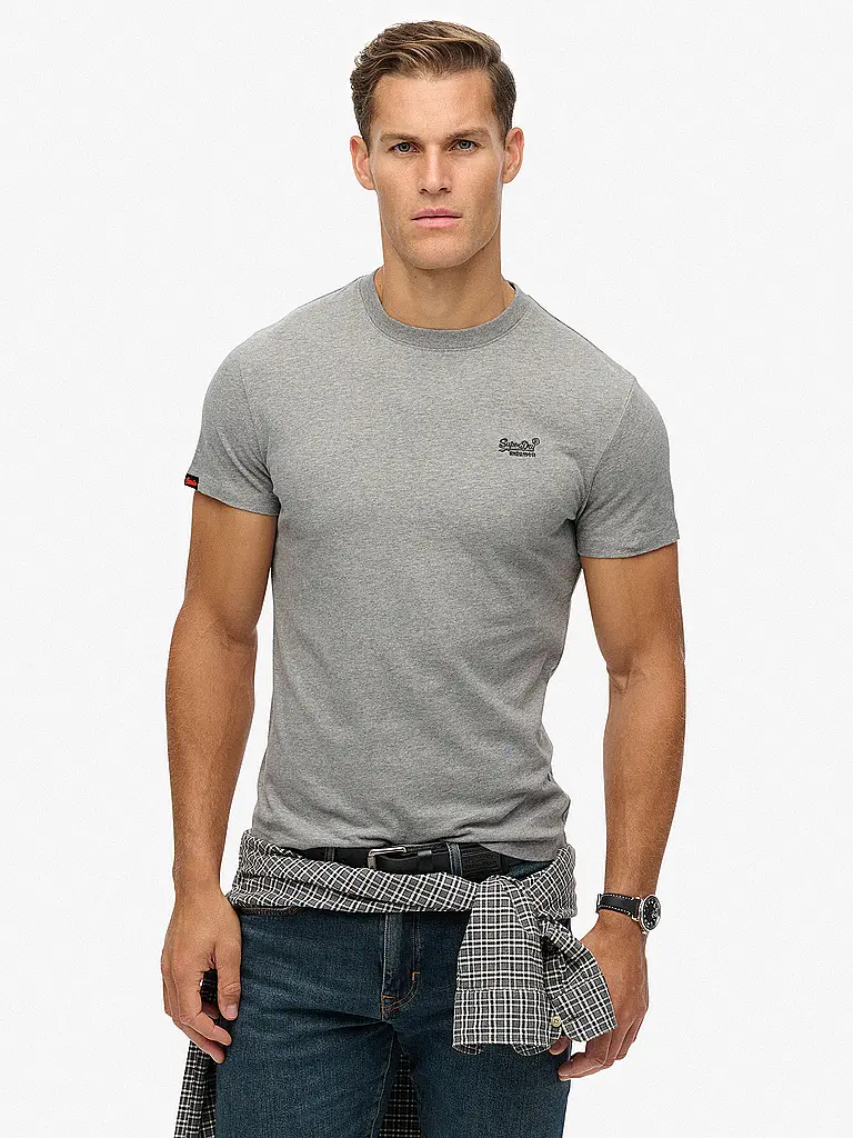 SUPERDRY | Produktname: Camiseta
Marke: SUPERDRY
Farbe: gris
Kategorien: Moda, Hombre

Largo de la manga: Manga corta
Escote: Cuello redondo
Material: Jersey, Algodón
Diseño: Liso
Corte (Prenda superior): Slim
Detalles: Logo | Gris