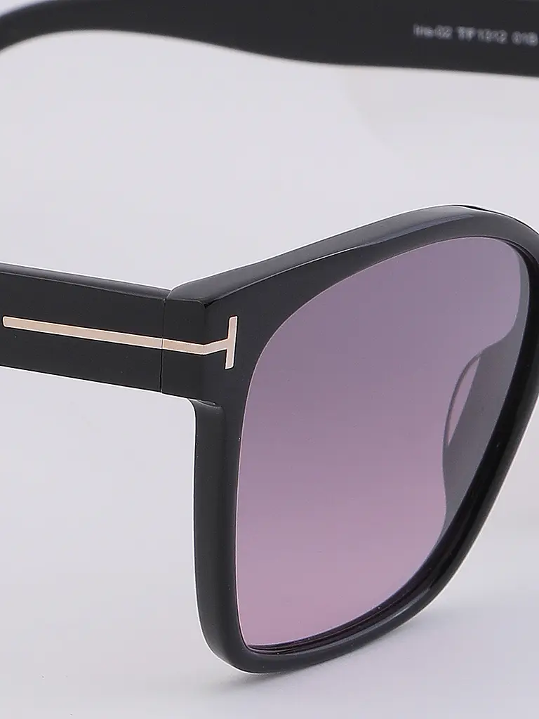 TOM FORD | Gafas de sol FT1312/56
Marca: TOM FORD
Color: negro
Categorías: Moda, Mujer

Material: Plástico | Negro