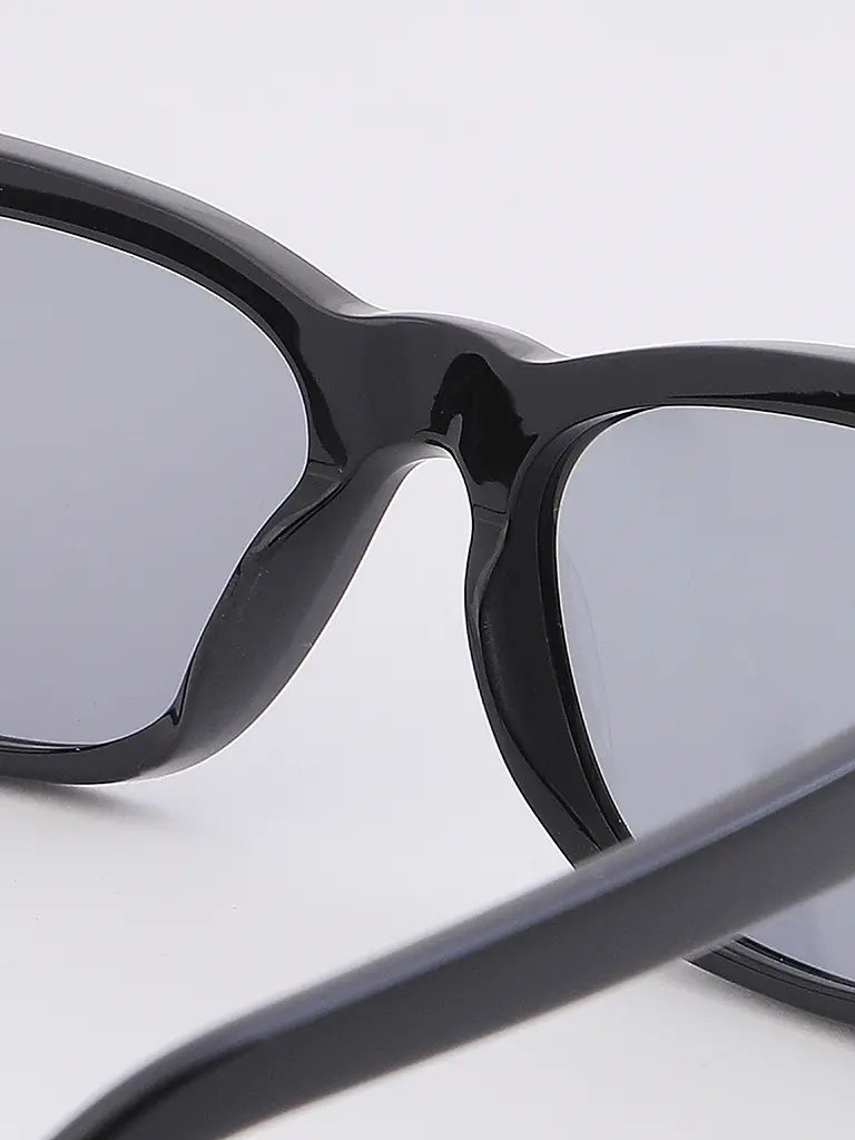 TOM FORD | Gafas de sol FT1362/53
Marca: TOM FORD
Color: negro
Categorías: Moda, Mujer, Hombre
Material: Plástico |