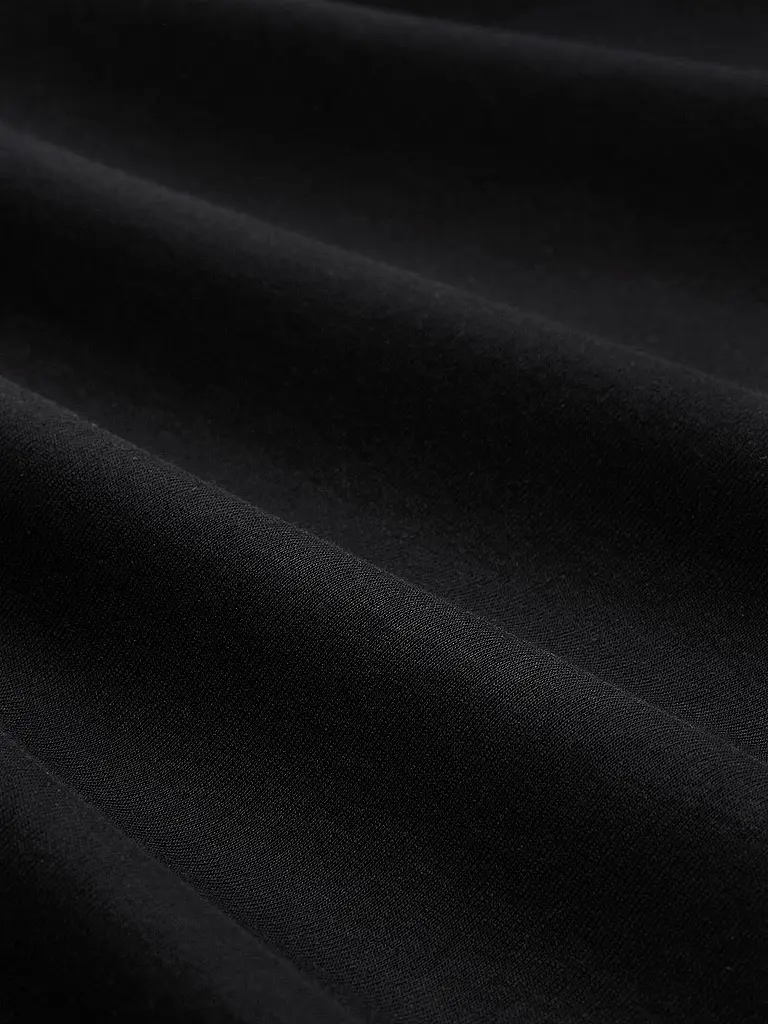 TOM TAILOR | Camiseta
Marca: TOM TAILOR
Color: negro
Categorías: Moda, Mujer

Largo de manga: Manga 3/4
Cuello: Cuello redondo
Material: Jersey, Algodón, Elástico
Diseño: Liso
Corte (Prenda superior): Slim
Detalles: Logo, Estrás | Negro