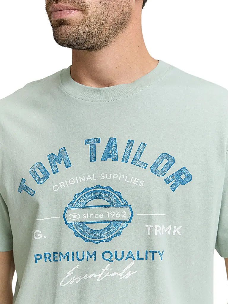 TOM TAILOR | Nombre del producto: Camiseta
Marca: TOM TAILOR
Color: verde
Categorías: Moda, Hombre

Largo de manga: Manga corta
Cuello: Cuello redondo
Material: Jersey, Algodón
Diseño: Logo
Corte (Prenda superior): Regular | Verde