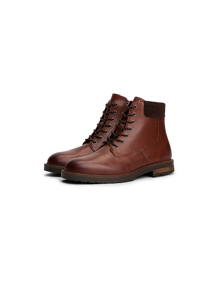 TOMMY HILFIGER | Boots
Marca: TOMMY HILFIGER
Color: marrón
Categorías: Moda, Hombre
Material: Cuero
Estampado: Liso
Estilo: Casual
Altura del tacón: Tacón bajo |