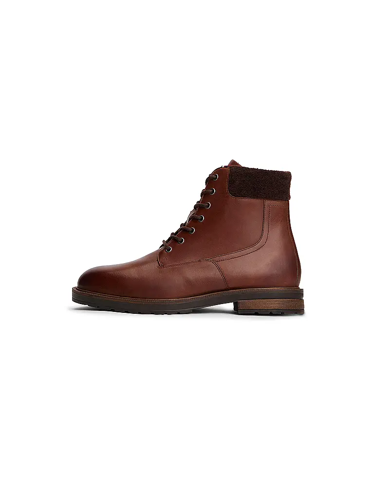 TOMMY HILFIGER | Boots
Marca: TOMMY HILFIGER
Color: marrón
Categorías: Moda, Hombre
Material: Cuero
Estampado: Liso
Estilo: Casual
Altura del tacón: Tacón bajo |