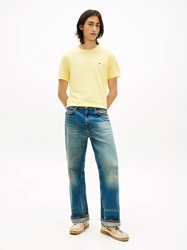 TOMMY HILFIGER | Camiseta
Marca: TOMMY HILFIGER
Color: amarillo
Categorías: Moda, Hombre

Largo de manga: Manga corta
Cuello: Cuello redondo
Material: Jersey, Algodón
Diseño: Liso
Corte (Prenda superior): Regular
Estilo: Casual
Detalles: Logo | Amarillo