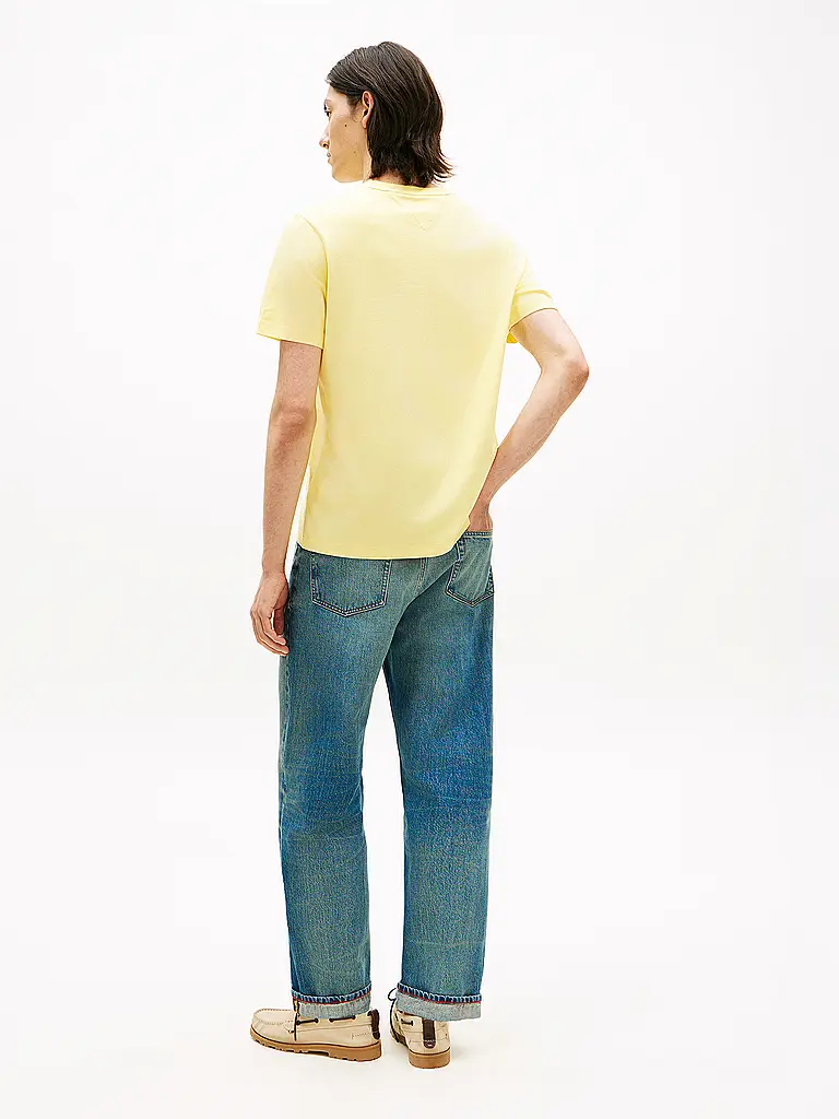 TOMMY HILFIGER | Camiseta
Marca: TOMMY HILFIGER
Color: amarillo
Categorías: Moda, Hombre

Largo de manga: Manga corta
Cuello: Cuello redondo
Material: Jersey, Algodón
Diseño: Liso
Corte (Prenda superior): Regular
Estilo: Casual
Detalles: Logo | Amarillo