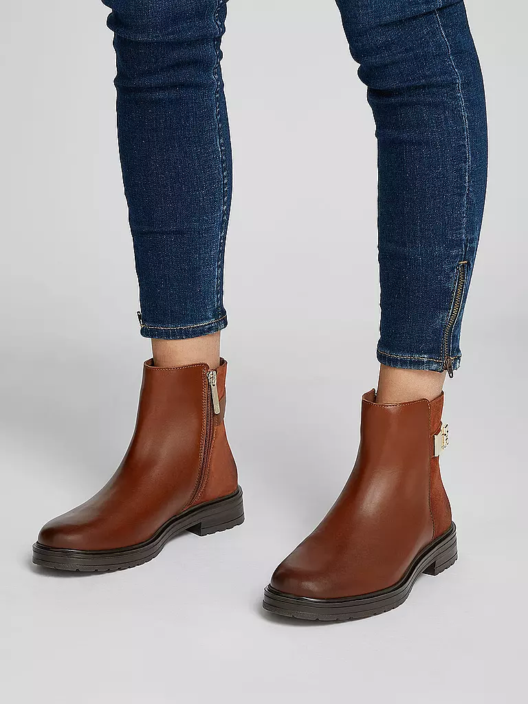 TOMMY HILFIGER | Chelsea Boots  | Marrón