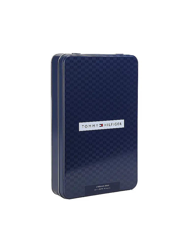 TOMMY HILFIGER | Nombre del producto: Set de regalo 6 pares de calcetines Navy
Marca: TOMMY HILFIGER
Color: azul
Categorías: Moda, Hombre
Etiquetas: Paquete múltiple

Material: Algodón, Poliéster / Poliamida, Elástico
Estilo: Casual
Detalles: Logo | Azul