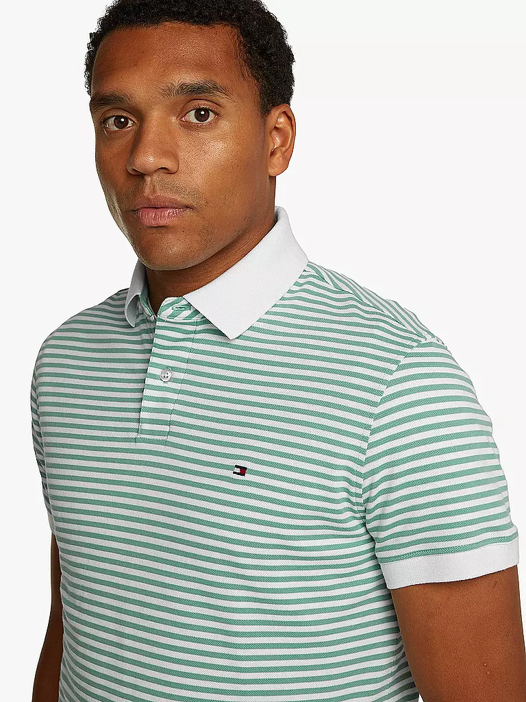 TOMMY HILFIGER | Polo de corte regular | grün