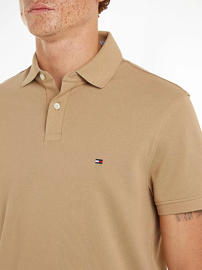TOMMY HILFIGER | Poloshirt Regular Fit | Marrón claro