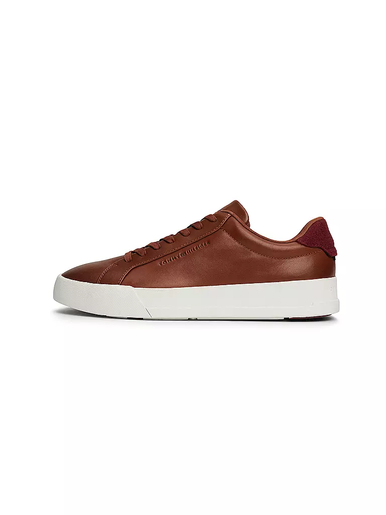 TOMMY HILFIGER | Sneaker TH COURT  | Marrón