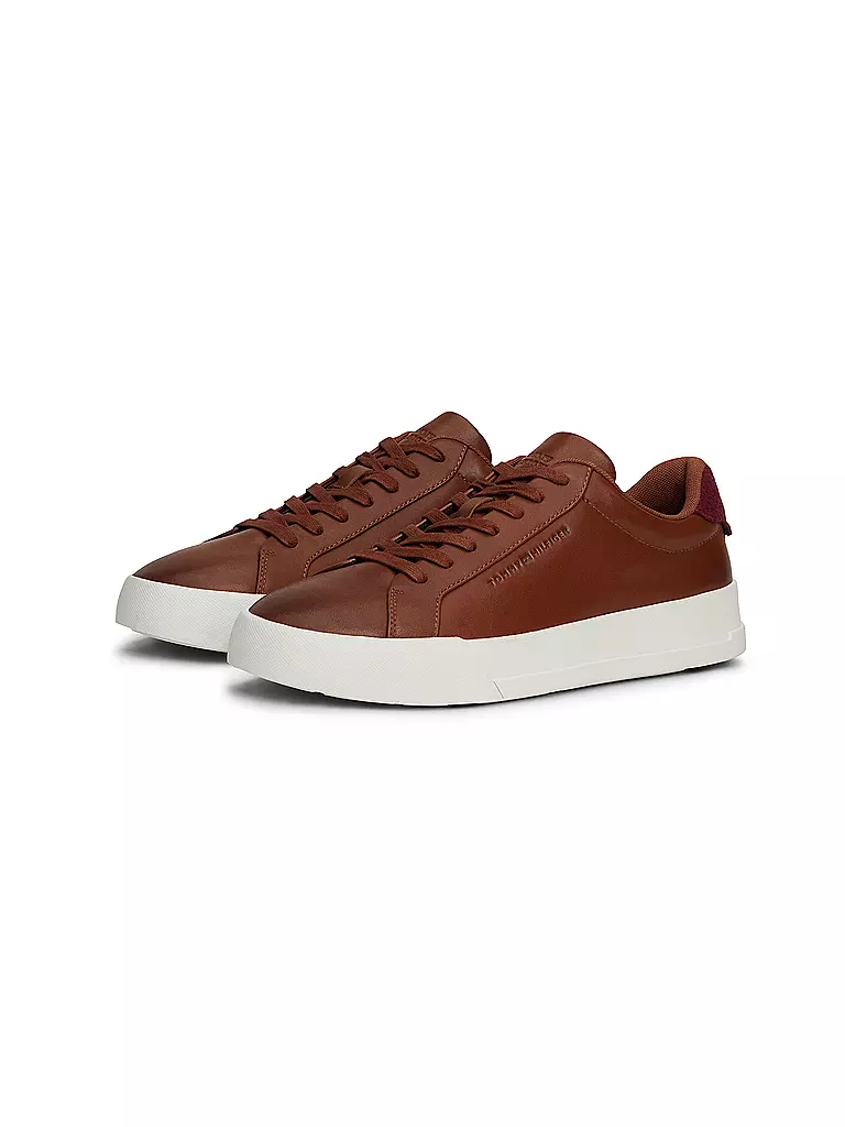 TOMMY HILFIGER | Sneaker TH COURT  | Marrón
