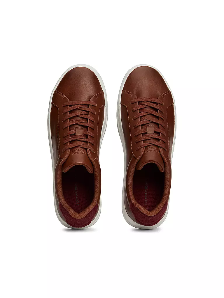 TOMMY HILFIGER | Sneaker TH COURT  | Marrón