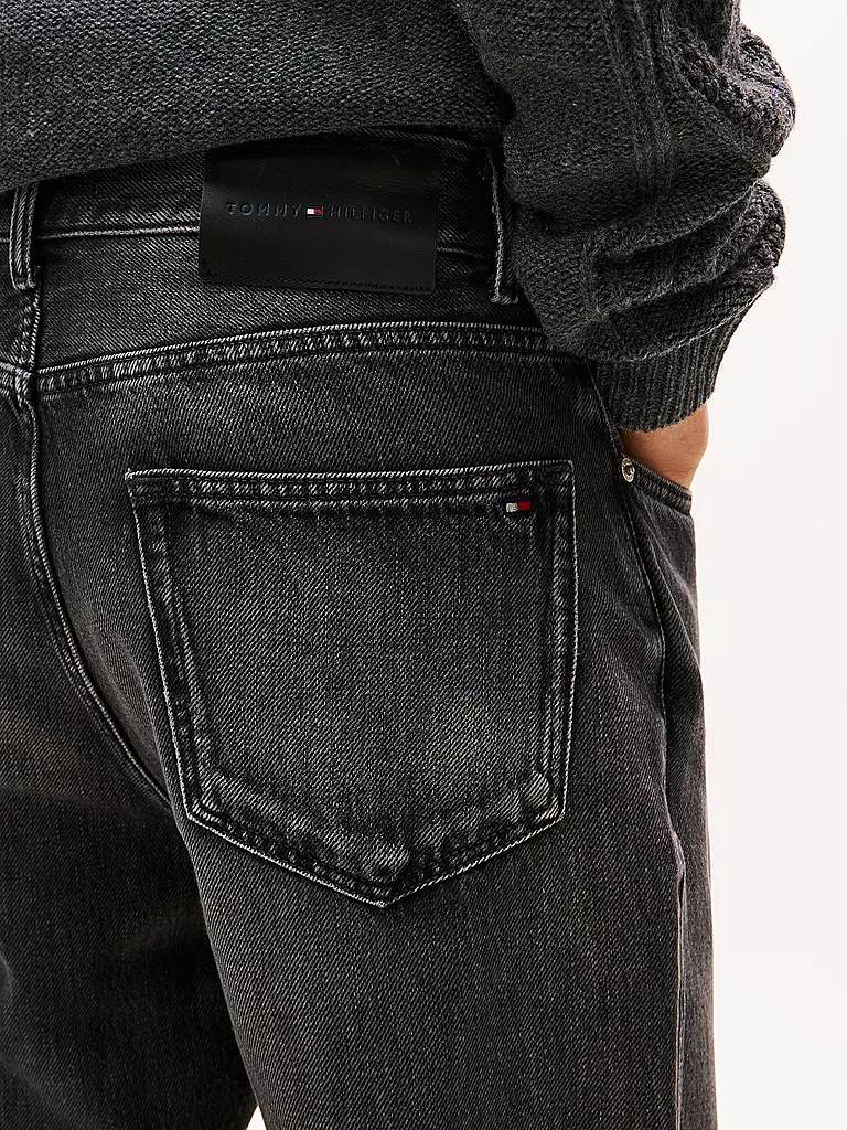 TOMMY HILFIGER | Vaqueros corte cónico | 