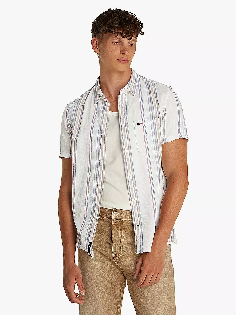 TOMMY JEANS | Camisa
Marca: TOMMY JEANS
Color: blanco
Categorías: Moda, Hombre

Largo de manga: Manga corta
Material: Algodón
Forma del cuello: Cuello Kent
Diseño: Rayas
Corte (ropa exterior): Regular
Estilo: Moda joven
Detalles: Bolsillos laterales, Logo | 