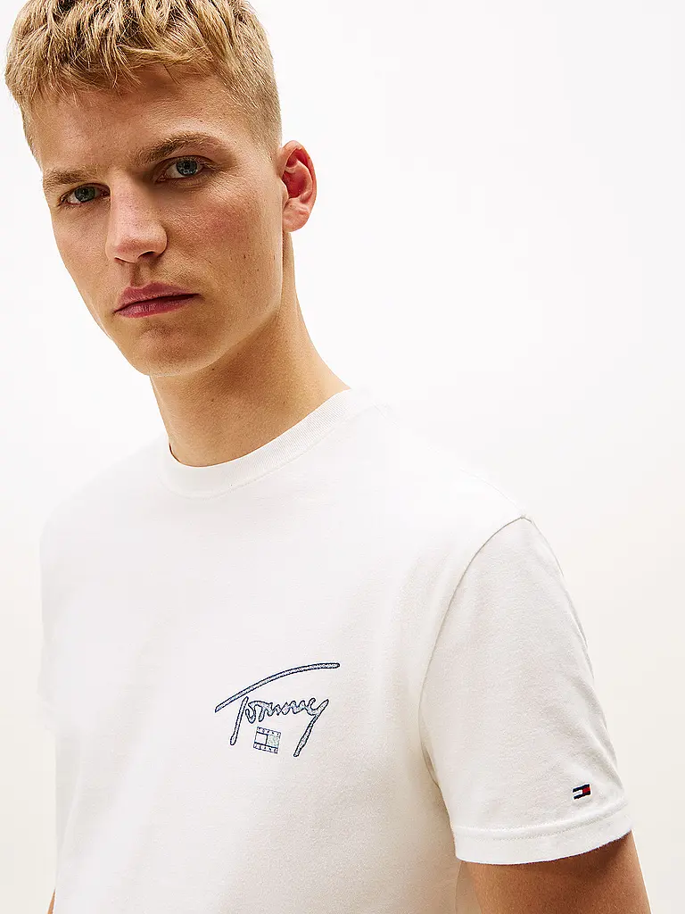 TOMMY JEANS | Camiseta
Marca: TOMMY JEANS
Color: blanco
Categorías: Moda, Hombre

Largo de la manga: Manga corta
Escote: Cuello redondo
Material: Jersey, Algodón
Diseño: Estampado
Corte (Prenda superior): Regular
Estilo: Moda joven | 