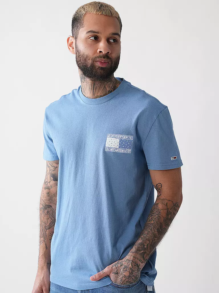 TOMMY JEANS | Camiseta
Marke: TOMMY JEANS
Farbe: hellblau
Kategorien: Moda, Hombre

Largo de manga: Manga corta
Escote: Cuello redondo
Material: Jersey, Algodón
Diseño: Logotipo
Corte (Prenda superior): Regular
Estilo: Young Fashion | 