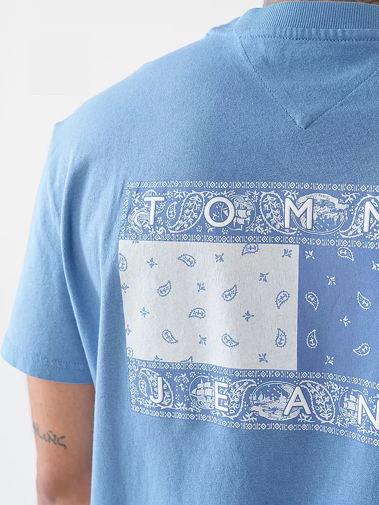 TOMMY JEANS | Camiseta
Marke: TOMMY JEANS
Farbe: hellblau
Kategorien: Moda, Hombre

Largo de manga: Manga corta
Escote: Cuello redondo
Material: Jersey, Algodón
Diseño: Logotipo
Corte (Prenda superior): Regular
Estilo: Young Fashion | 