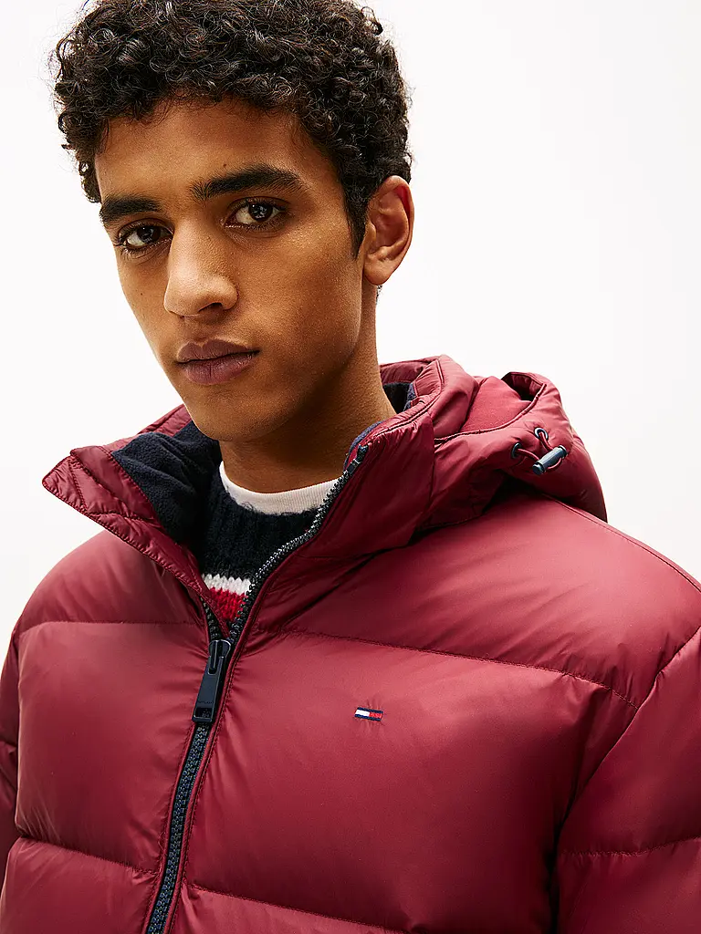TOMMY JEANS | Chaqueta de plumón ESSENTIAL | dunkelrot