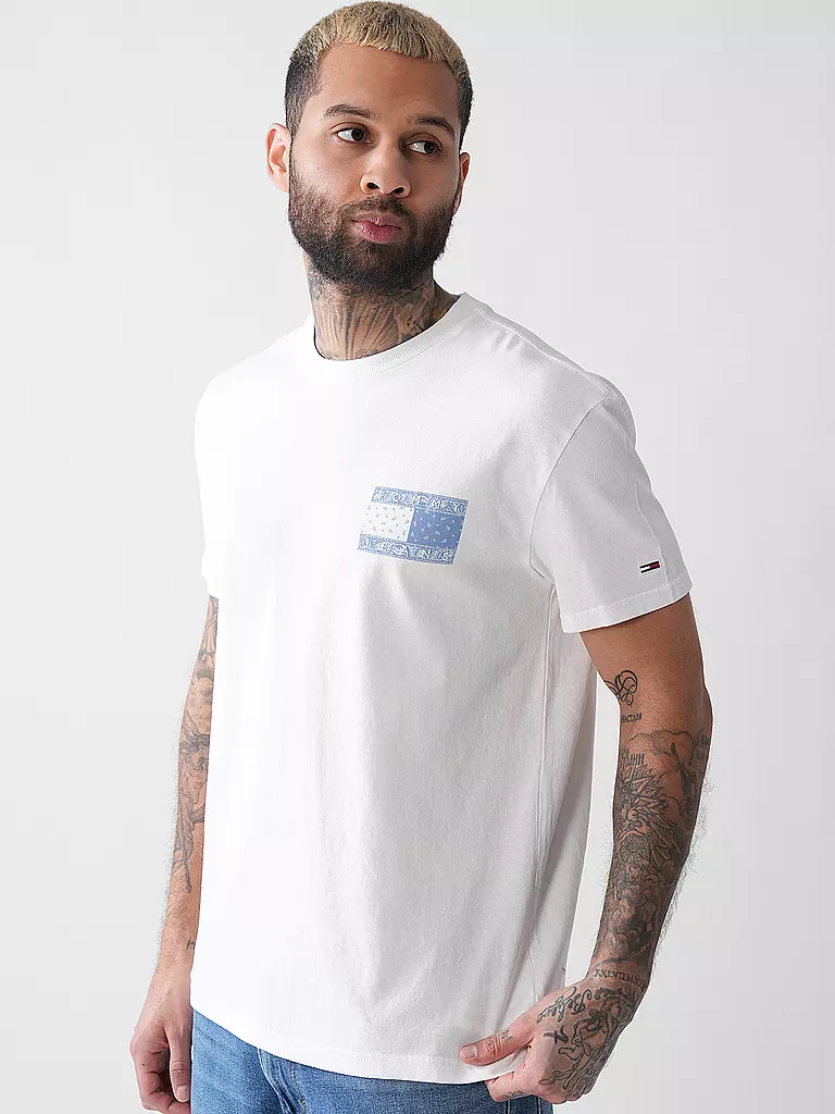 TOMMY JEANS | Nombre del producto: Camiseta
Marca: TOMMY JEANS
Color: blanco
Categorías: Moda, Hombre

Largo de manga: Manga corta
Cuello: Cuello redondo
Material: Jersey, Algodón
Diseño: Logo
Corte (Prenda superior): Regular
Estilo: Moda joven | 