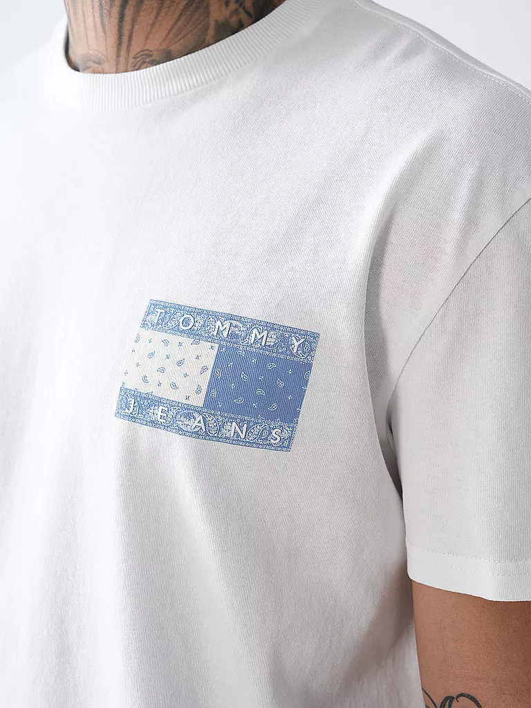 TOMMY JEANS | Nombre del producto: Camiseta
Marca: TOMMY JEANS
Color: blanco
Categorías: Moda, Hombre

Largo de manga: Manga corta
Cuello: Cuello redondo
Material: Jersey, Algodón
Diseño: Logo
Corte (Prenda superior): Regular
Estilo: Moda joven | 