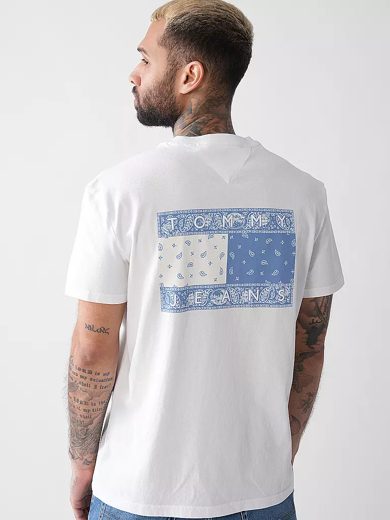 TOMMY JEANS | Nombre del producto: Camiseta
Marca: TOMMY JEANS
Color: blanco
Categorías: Moda, Hombre

Largo de manga: Manga corta
Cuello: Cuello redondo
Material: Jersey, Algodón
Diseño: Logo
Corte (Prenda superior): Regular
Estilo: Moda joven | 