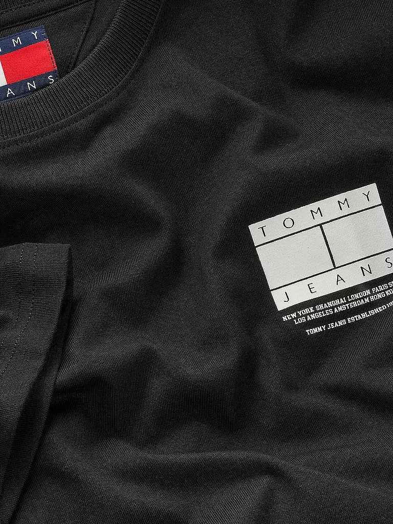 TOMMY JEANS | Nombre del producto: Camiseta
Marca: TOMMY JEANS
Color: negro
Categorías: Moda, Hombre

Largo de manga: Manga corta
Escote: Cuello redondo
Material: Jersey, Algodón
Diseño: Logo, Estampado
Corte (Prenda superior): Regular
Estilo: Moda joven | 