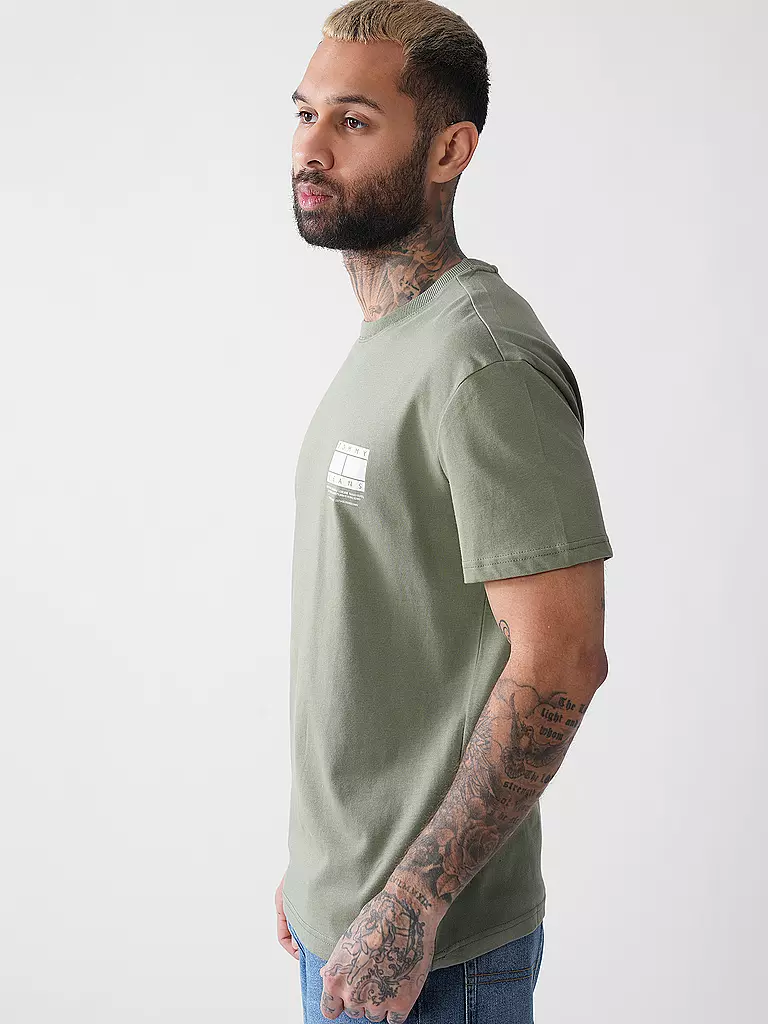 TOMMY JEANS | Nombre del producto: Camiseta
Marca: TOMMY JEANS
Color: olive
Categorías: Moda,Hombre

Largo de manga: Manga corta
Escote: Cuello redondo
Material: Jersey,Algodón
Diseño: Logo,Estampado
Corte (Prenda superior): Regular
Estilo: Young Fashion | 