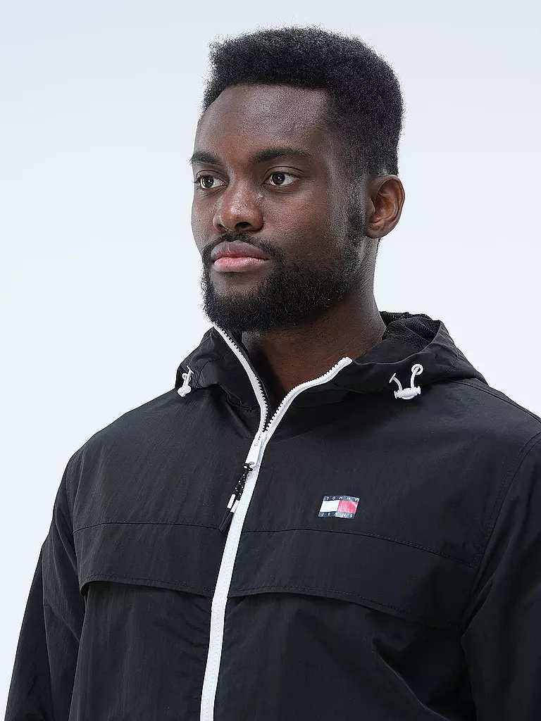 TOMMY JEANS | Windbreaker CHICAGO | Negro