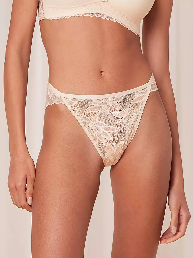 TRIUMPH | Braga AMOURETTE fresh powder | Crema