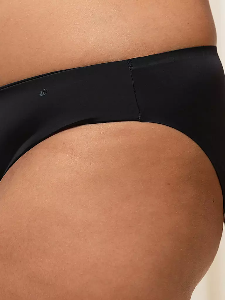 TRIUMPH | Braga Tai "Body Make-Up Essentials" (Negro) | 