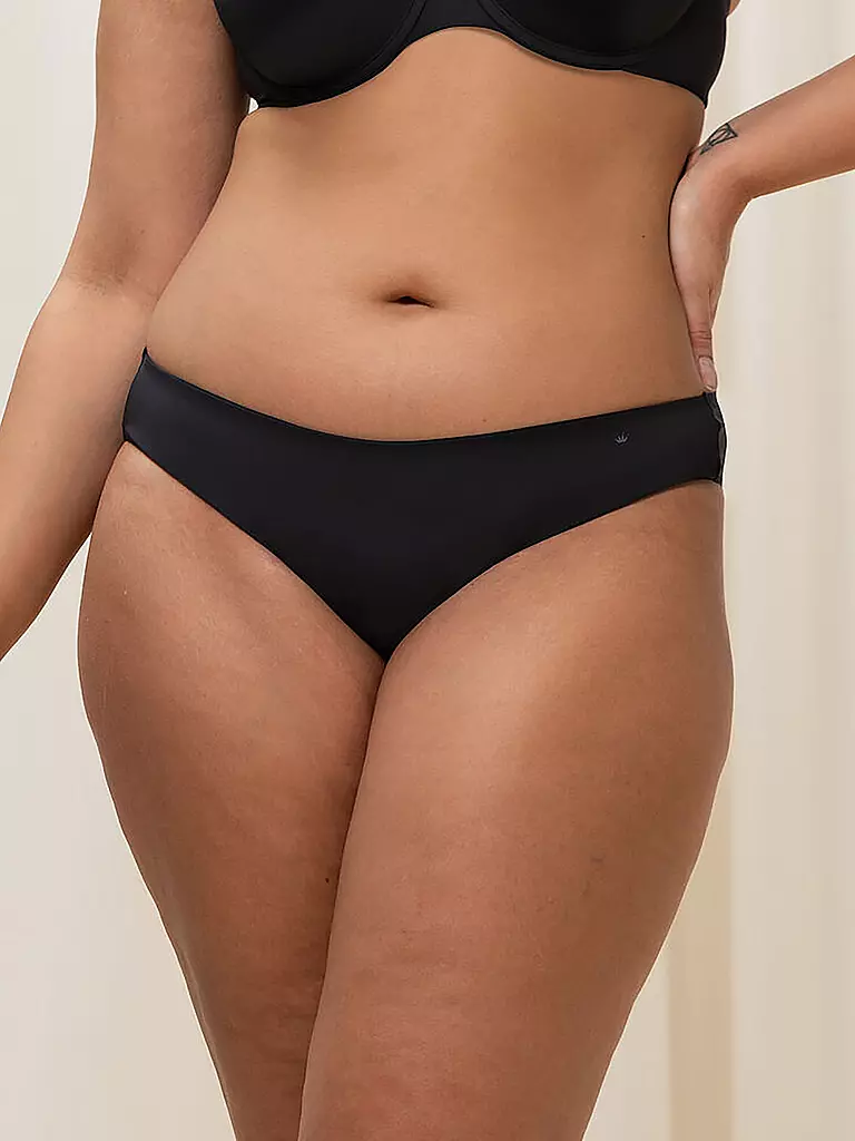 TRIUMPH | Braga Tai "Body Make-Up Essentials" (Negro) | Negro