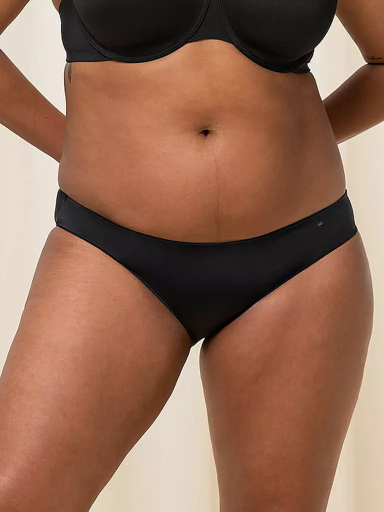 TRIUMPH | Braga Tai "Body Make-Up Essentials" (Negro) | 