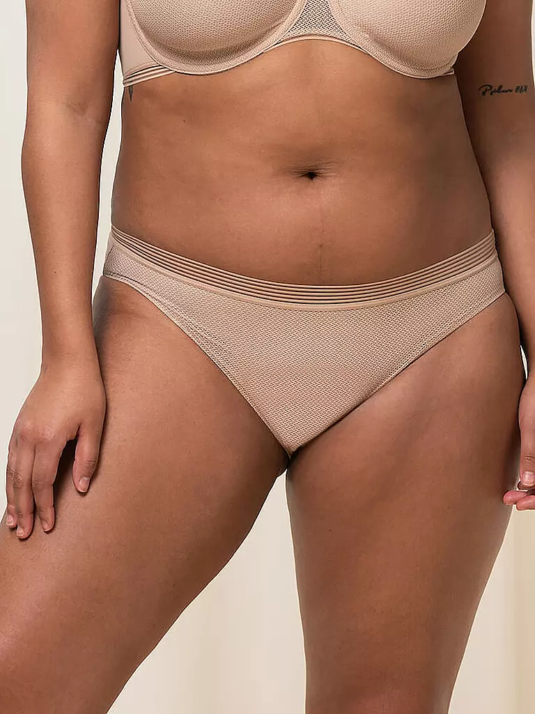 TRIUMPH | Braga Tai "Infinite Sensation" (Piel Suave) | Beige