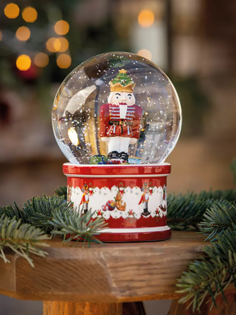 VILLEROY & BOCH | Christmas Toys Bola de nieve Cascanueces 13x13x17cm | Multicolor