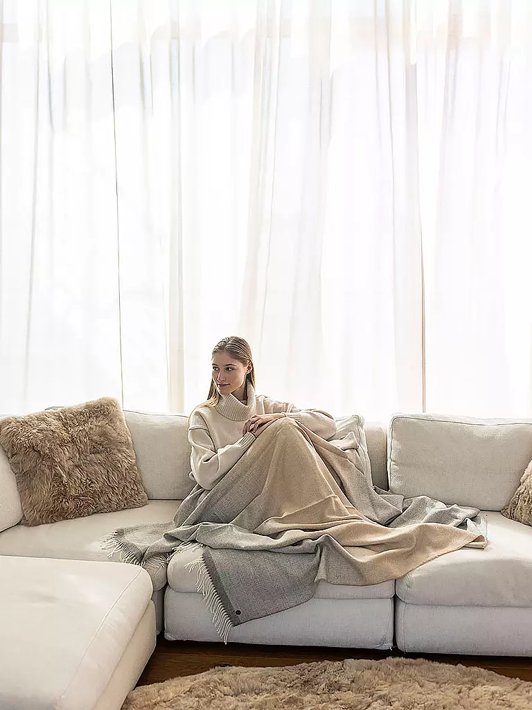 WEICH COUTURE ALPACA | Edelhaardecke MERIMA 130x180cm Gery/Ochre | Gris claro