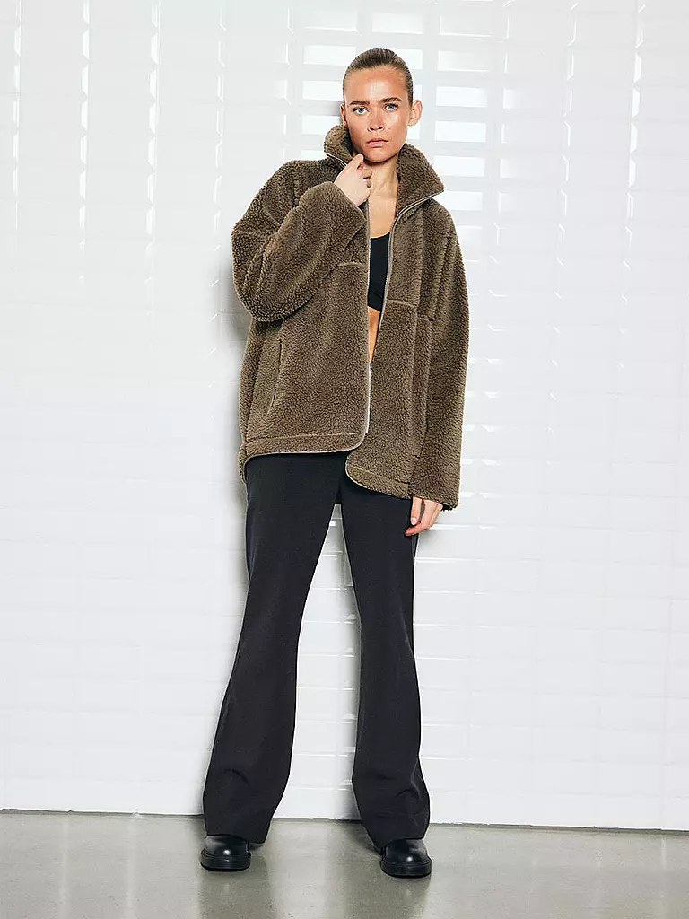 WITHBLACK | Chaqueta con aspecto de piel PILE | hellbraun