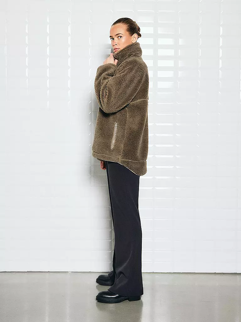 WITHBLACK | Chaqueta con aspecto de piel PILE | hellbraun