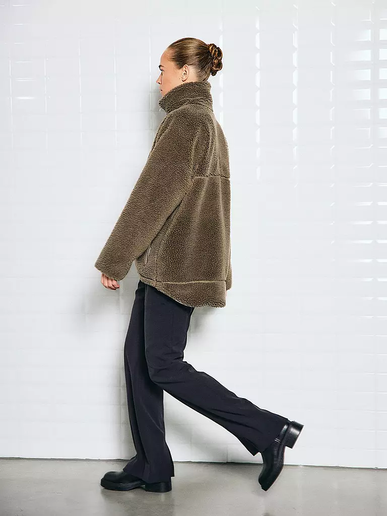 WITHBLACK | Chaqueta con aspecto de piel PILE | hellbraun