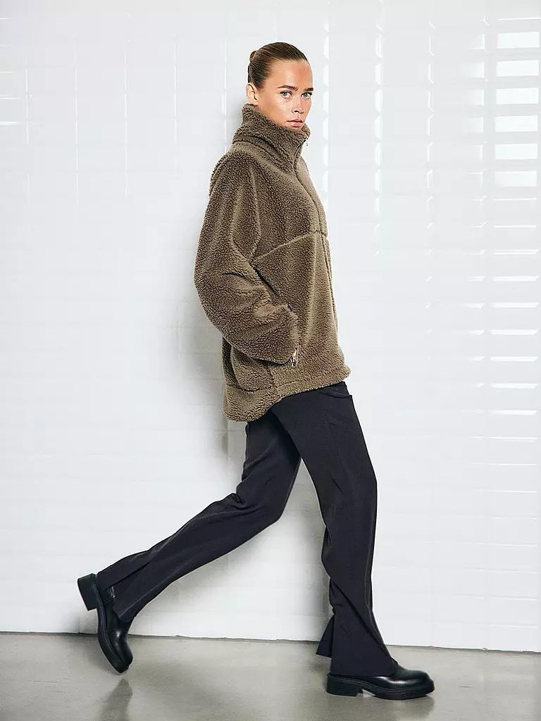 WITHBLACK | Chaqueta con aspecto de piel PILE | hellbraun