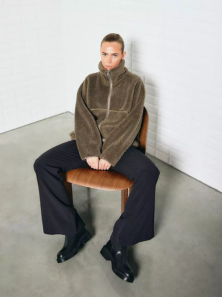 WITHBLACK | Chaqueta con aspecto de piel PILE | hellbraun