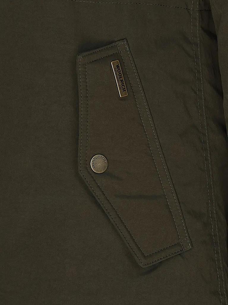 WOOLRICH | Daunenparka GRACE
Marke: WOOLRICH
Farbe: olive
Kategorien: Mode,Damen
Ärmellänge: Langarm
Material: Polyester / Polyamid
Kragenform: Kapuze
Musterung: Unifarben
Passform (Oberbekleidung): Regular
Stil: Pure,Trend
Details: Eingrifftaschen,Logo |