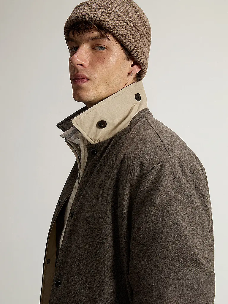 WOOLRICH | Overshirt KEATING
Marca: WOOLRICH
Color: camel
Categorías: Moda, Hombre
Largo de manga: Manga larga
Material: Lana, Poliéster / Poliamida, Plumón
Forma del cuello: Cuello alto
Estampado: Liso
Corte (Prenda exterior): Regular
Estilo: Puro, Tendencia
De |