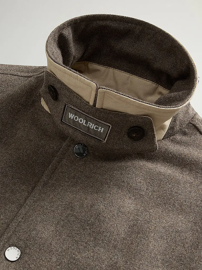 WOOLRICH | Overshirt KEATING
Marca: WOOLRICH
Color: camel
Categorías: Moda, Hombre
Largo de manga: Manga larga
Material: Lana, Poliéster / Poliamida, Plumón
Forma del cuello: Cuello alto
Estampado: Liso
Corte (Prenda exterior): Regular
Estilo: Puro, Tendencia
De |